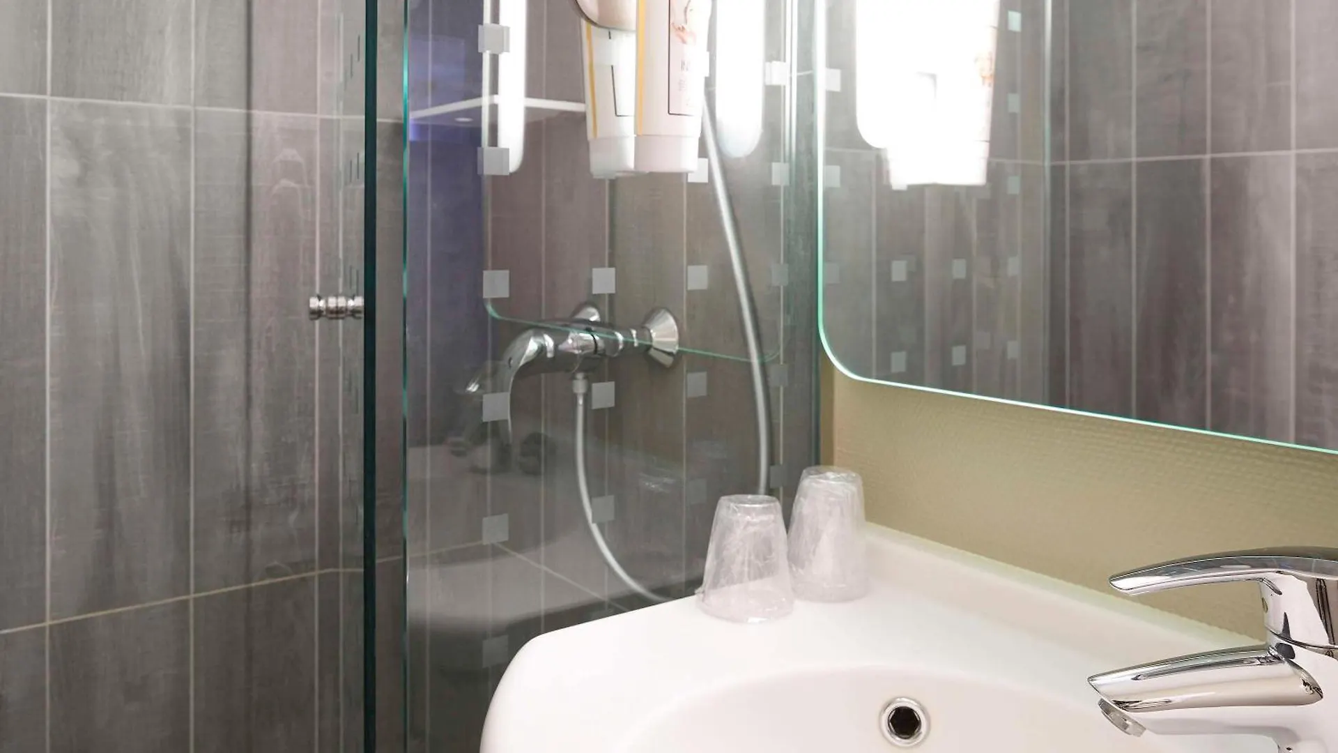 Ibis Canal Saint Martin 3*