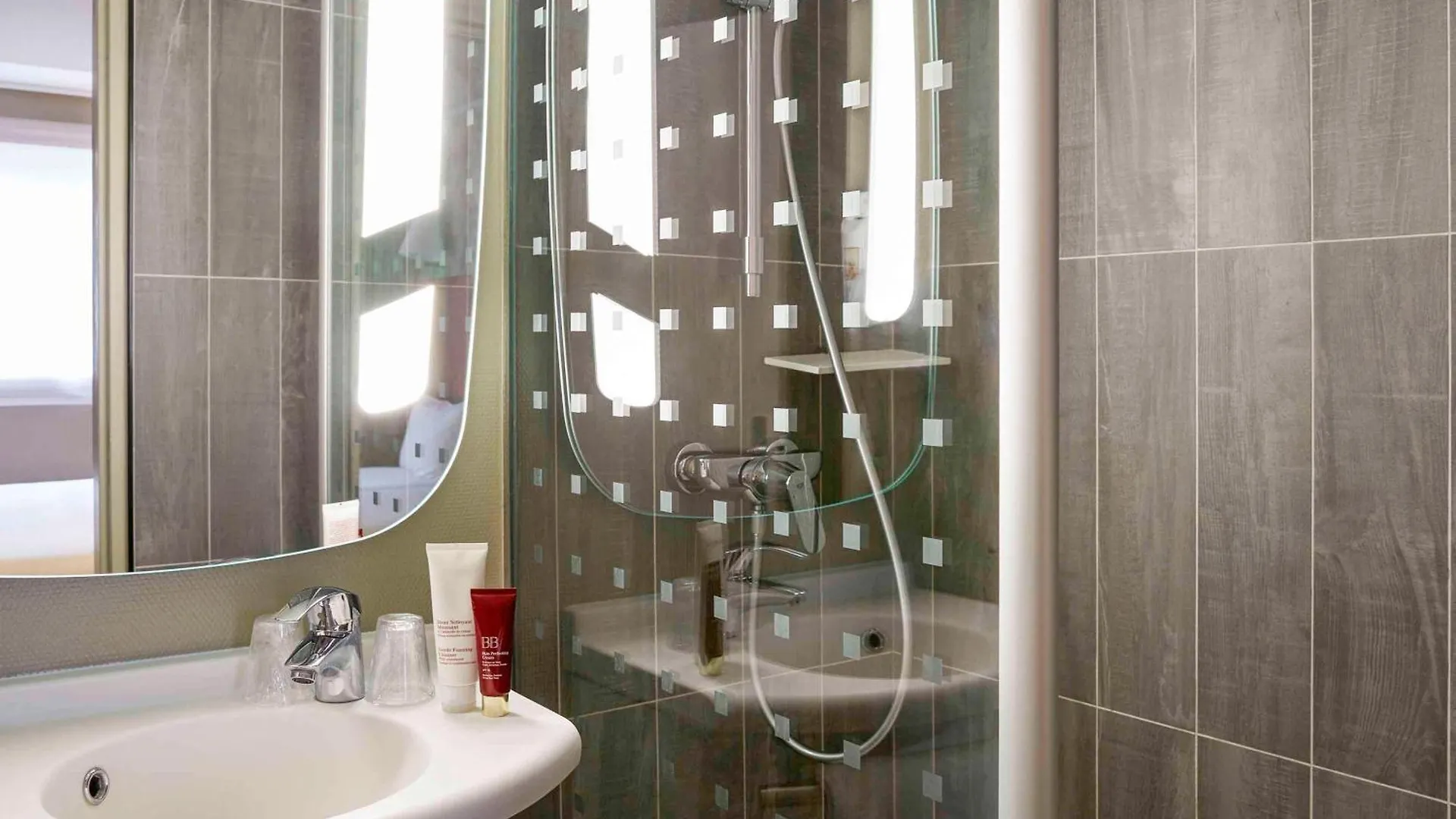 מלון Ibis Canal Saint Martin